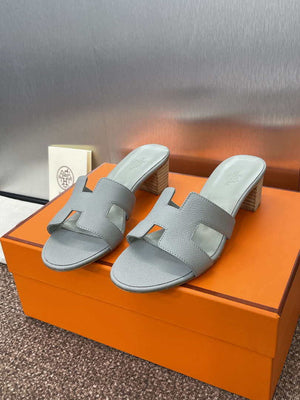 Hermes H151215ZvGT360 Women Oasis sandal H33678 - Euro 34=US 3 - View 2