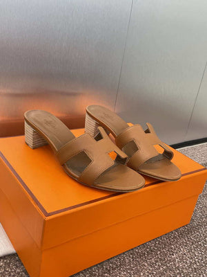 Hermes H151215ZvGT360 Women Oasis sandal H33679 - Euro 34=US 3 - View 3
