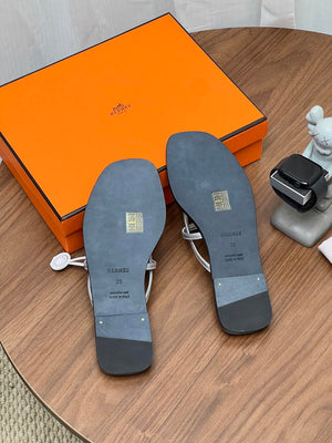 Hermes H261038ZvL1390 Miss sandal Black & Silver - Euro 34=US 3 - View 9