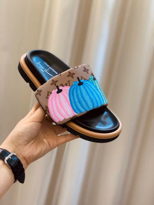 Louis Vuitton 1ABD91 LV x YK Pool Pillow Flat Comfort Mule L68352 - 35 - View 6