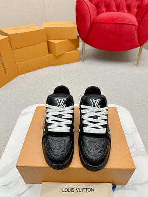 Louis Vuitton 1ABLUR Men Women's LV Trainer Sneaker L62471 - Fmale-Euro 35=US 4 - View 1