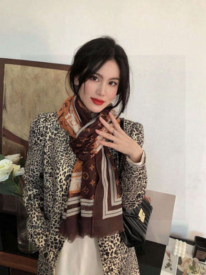 Louis Vuitton Classic Cashmere Scarf L60367 - Default Title - View 3