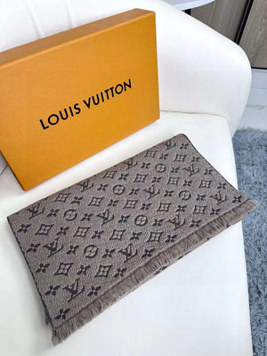 Louis Vuitton Classic Cashmere Scarf L60362 - Default Title - View 3
