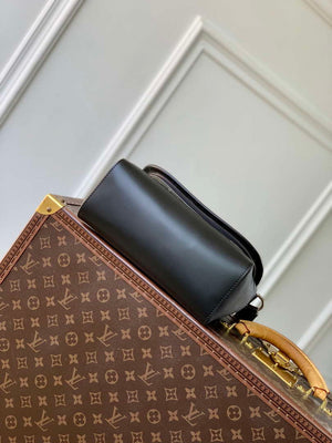 Louis Vuitton LV M12681 Pulse Messenger Monogram Leather Black and Green - Default Title - View 4