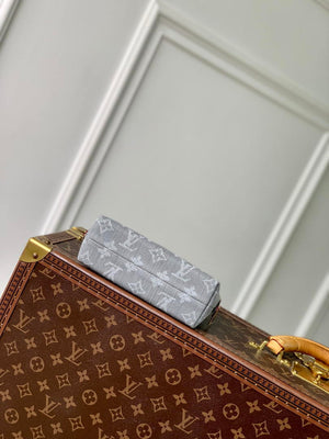 Louis Vuitton LV M13751 Pochette Cosmétique PM Other Monogram Canvas Gray - Default Title - View 4