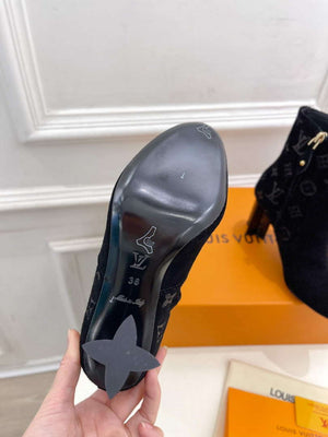 LV 1ABUW2 Louis Vuitton Women's Silhouette Ankle Boot L67332 - 35 - View 9