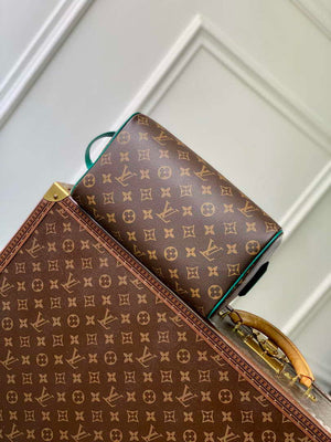 LV M12641 Louis Vuitton Locker Dopp Kit Taurillon Monogram Green - Default Title - View 4
