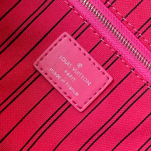 LV M12641 Louis Vuitton Locker Dopp Kit Taurillon Monogram Rose Red - Default Title - View 8