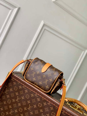 LV M14742 Louis Vuitton Cargo Wearable Wallet - Default Title - View 3