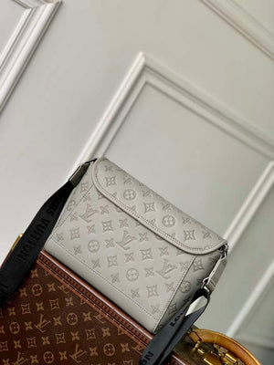 LV M14912 Louis Vuitton Pulse Messenger Bag Sand - Default Title - View 3