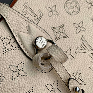 LV M21909 Louis Vuitton Blossom PM Mahina Tote Bag Beige - Default Title - View 5