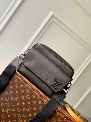 LV M22482 Louis Vuitton Fastline Messenger Black - Default Title - View 1