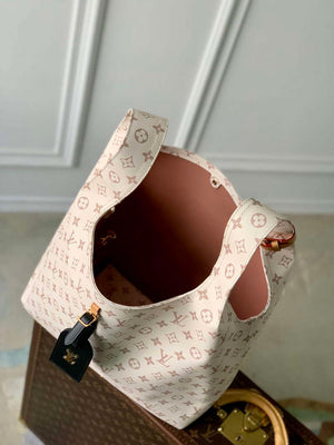 LV M24409 Louis Vuitton Atlantis GM Bag White - Default Title - View 9