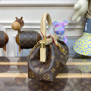 LV M46544 Louis Vuitton Monogram Clutch - Default Title - View 3