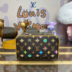 LV M47069 Louis Vuitton Locker Dopp Kit Chocolate - Default Title - View 1