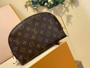 LV M47353 Louis Vuitton Cosmetic Pouch MM Monogram Canvas - Default Title - View 1
