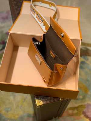 LV M58931 Louis Vuitton Cluny Mini Epi Handbag Gold Miel - Default Title - View 8