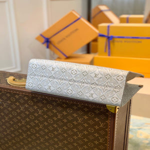 LV M59614 Louis Vuitton Onthego MM Tote Bag - Default Title - View 3