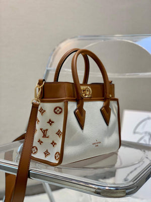 LV M59905 Louis Vuitton On My Side PM Tote Bag - Default Title - View 3