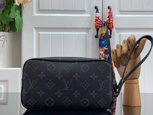 LV M68321 Louis Vuitton Pochette Volga Bag Black - Default Title - View 3