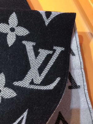 LV M77853 Louis Vuitton LV Essential Scarf L60218 - Default Title - View 5