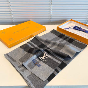 LV M78161 Louis Vuitton Monogram Classic Shawl Scarf L60204 - Default Title - View 3