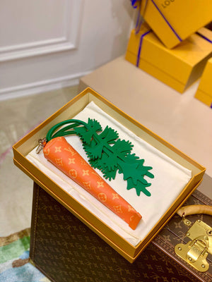 LV M80851 Louis Vuitton Carrot Pouch Orange - Default Title - View 1