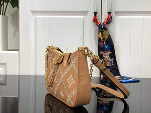 LV M81137 Louis Vuitton Easy Pouch ON Strap Bag - Default Title - View 2