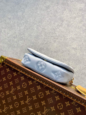 LV M81399 Louis Vuitton Wallet On Strap Bubblegram Glacier Blue - Default Title - View 4