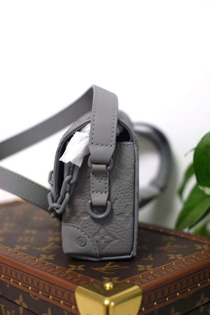 LV M81746 Louis Vuitton Steamer Wearable Wallet Gray leather - Default Title - View 3