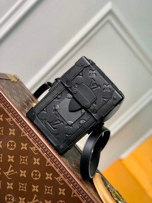 LV M82077 Louis Vuitton Vertical Trunk Wearable Wallet black embossed - Default Title - View 1