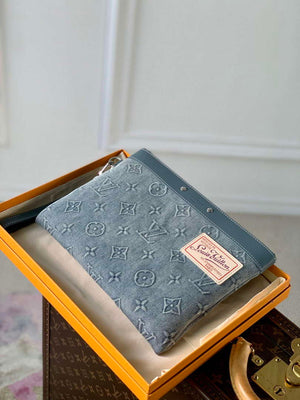 LV M82313 Louis Vuitton Pochette To-Go Bag - Default Title - View 4