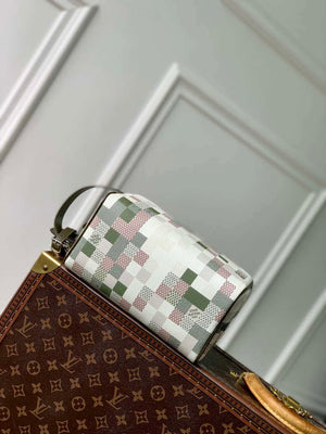 LV N00112 Louis Vuitton Locker Dopp Kit Damoflage Gray White - Default Title - View 4