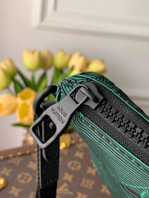 LV M80142 Louis Vuitton 2054 Reversible Pouch Monogram Black And Green - Voguebags