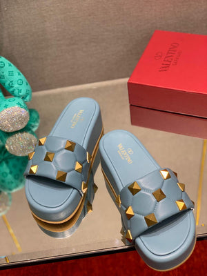 Valentino Stud Flatform Slide Sandal in Quilted Nappa V78107 - 35 - View 2