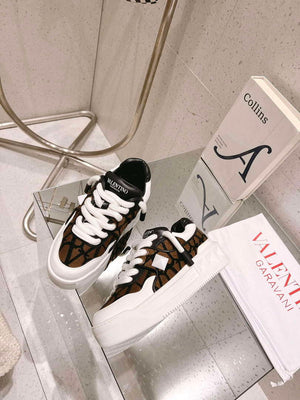 Valentino Women's Men's one Stud XL Trainer in Nappa Leather V54901 - US 4=Euro 35 - View 4