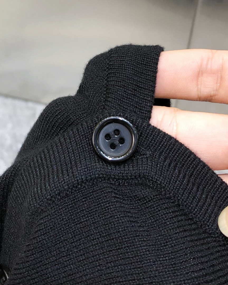 Fendi Men's Sweater Wool Cardigan P700022
