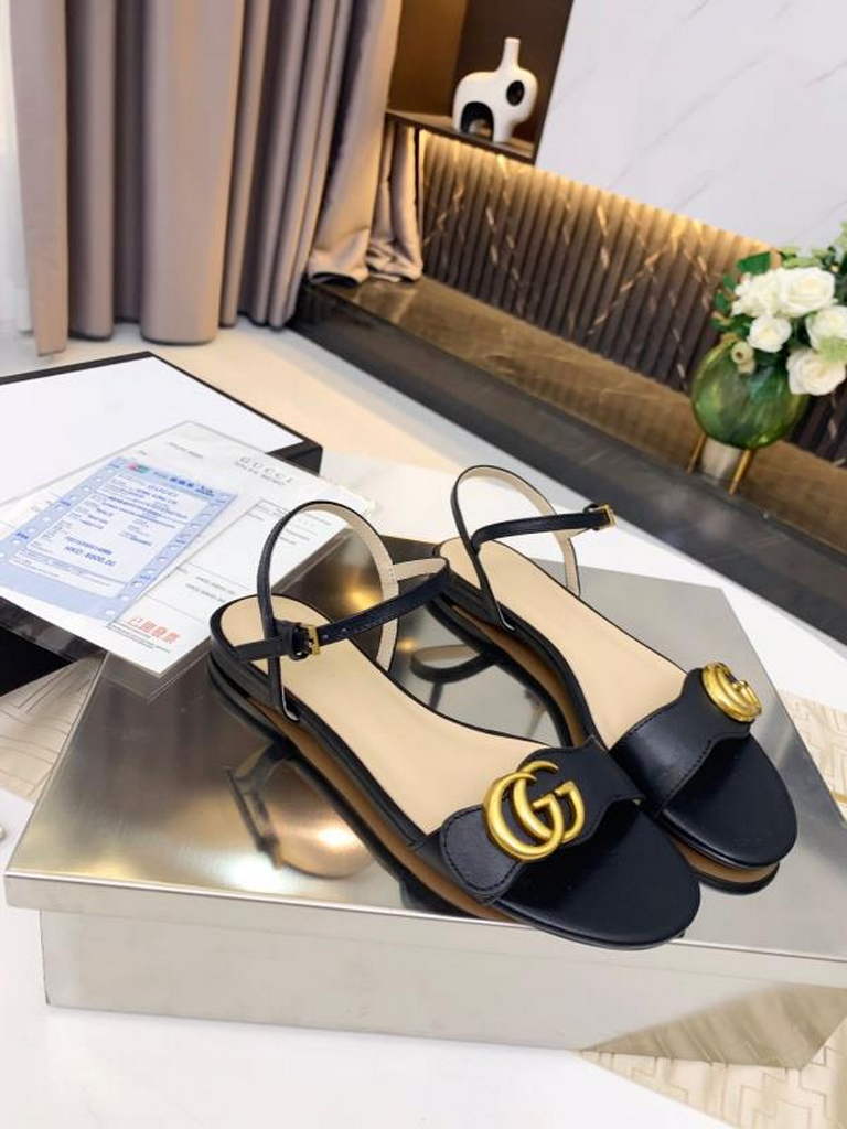 Gucci Women's slide sandal with Interlocking G G80359