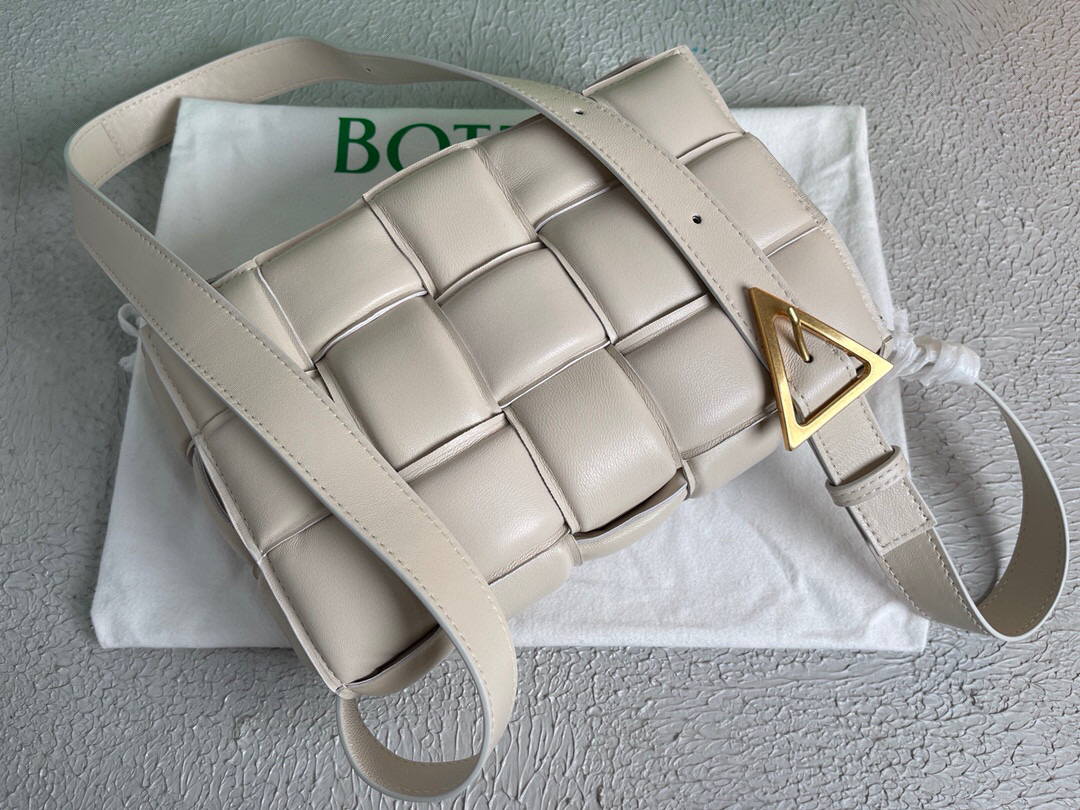 Bottega Veneta BV 20206 Padded Cassette 591970 Beige Gold