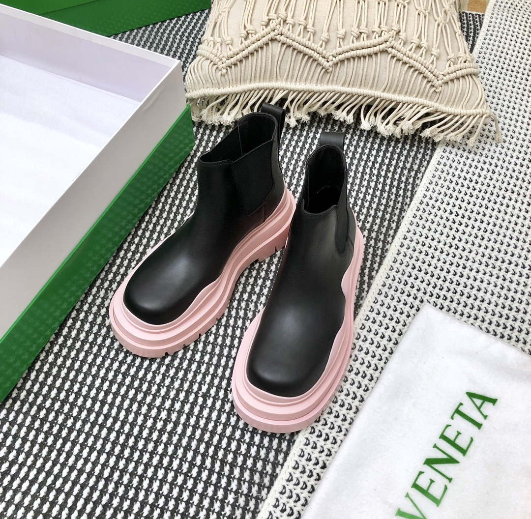 Bottega Veneta Women Shoes 630300VBS501024 Tire Ankle Chelsea Boot 166992 - 35 - View 1