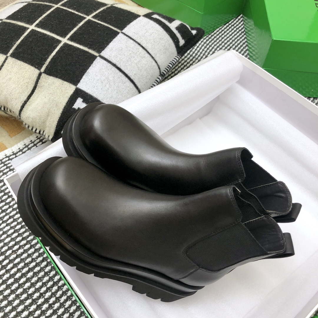 Bottega Veneta Women Shoes Lug Boot Black Color 166982 - 35 - View 2