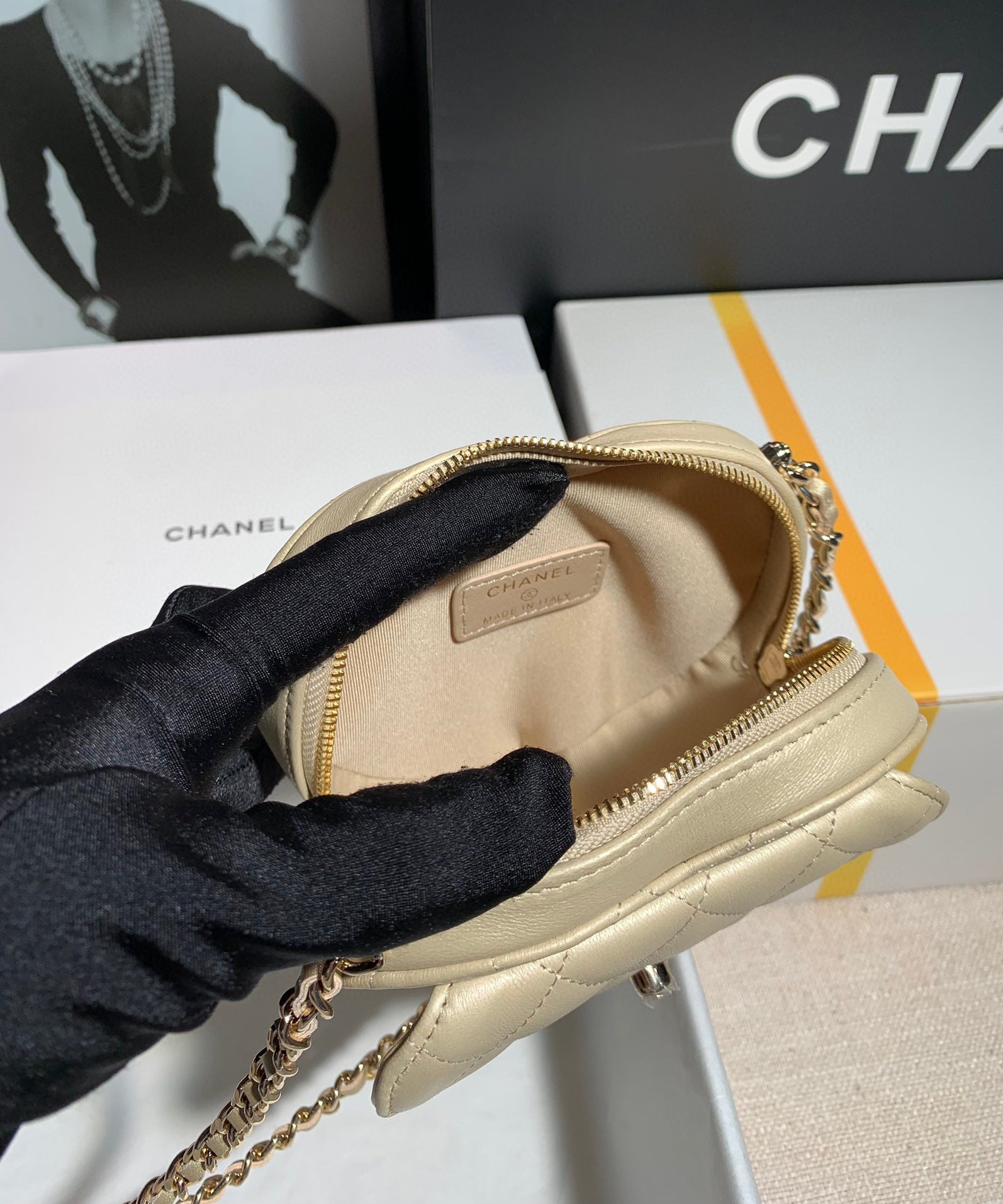 Chanel AP2784 Heart Clutch with Chain Lambskin Gold-Tone Metal Gold - Default Title - View 9