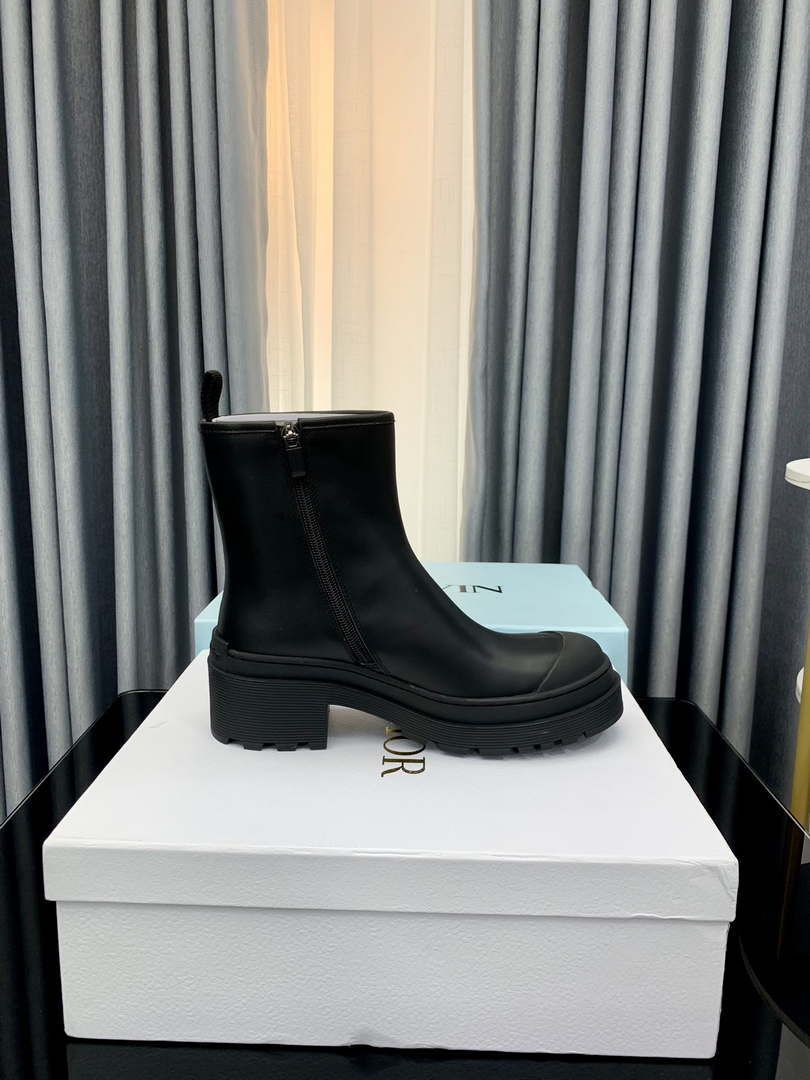 Dior Women's Shoes KCI770VSO_S900 Black Dior Symbol Ankle Boot
