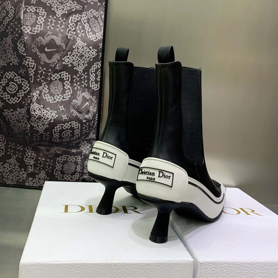 Dior Women's Shoes KCI796VSO_S20X - D-Motion Heeled Ankle Boot 191440