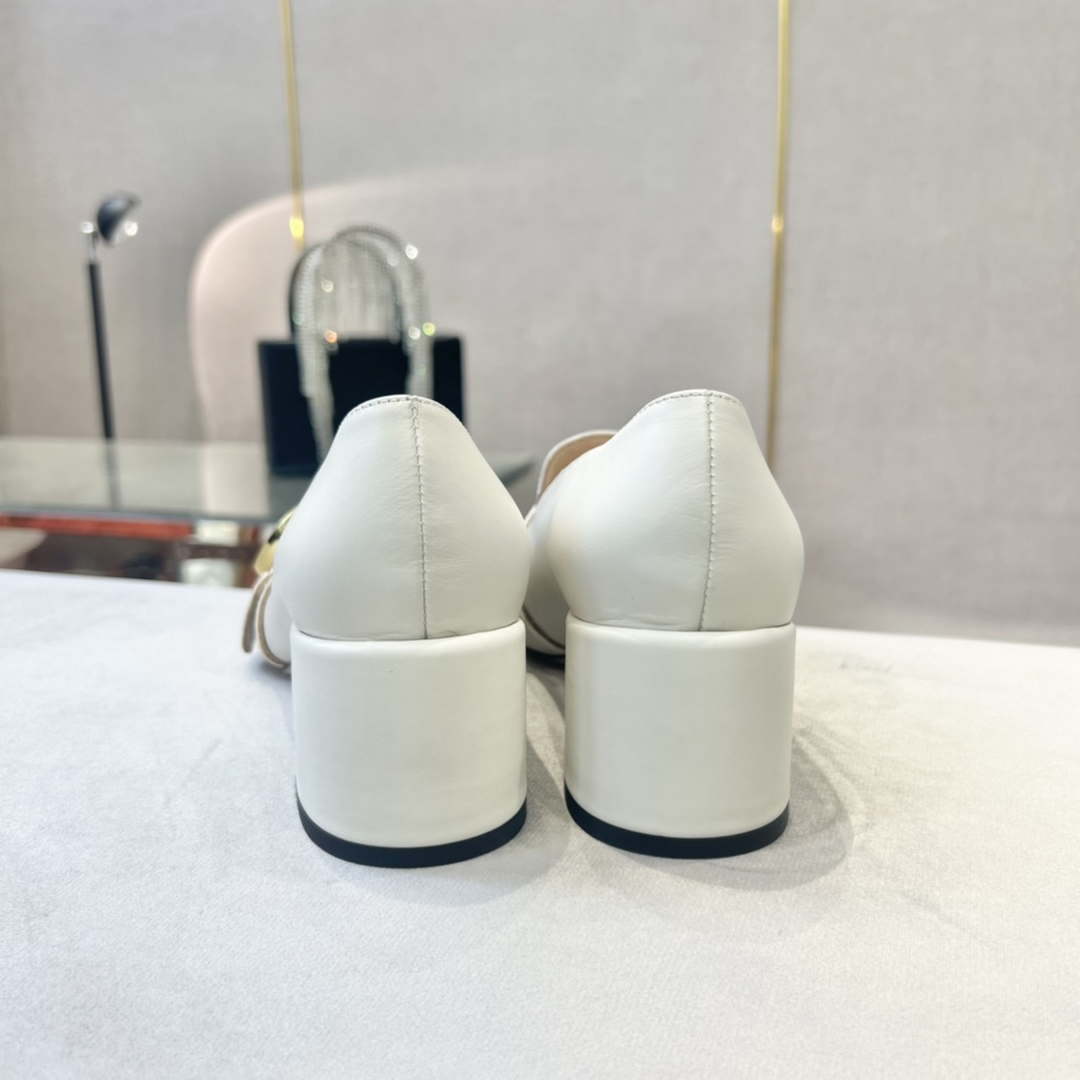 Gucci Women Shoes Style ?700271 DKSD0 1000 Women's lug sole Interlocking G loafer 191401 - 35 - View 5