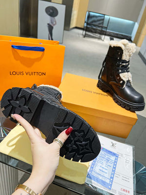 Louis Vuitton Women's Shoes 1A95X7 Meteropolis Flat Ranger Boots  2022 Collection  002 - 35 - View 3