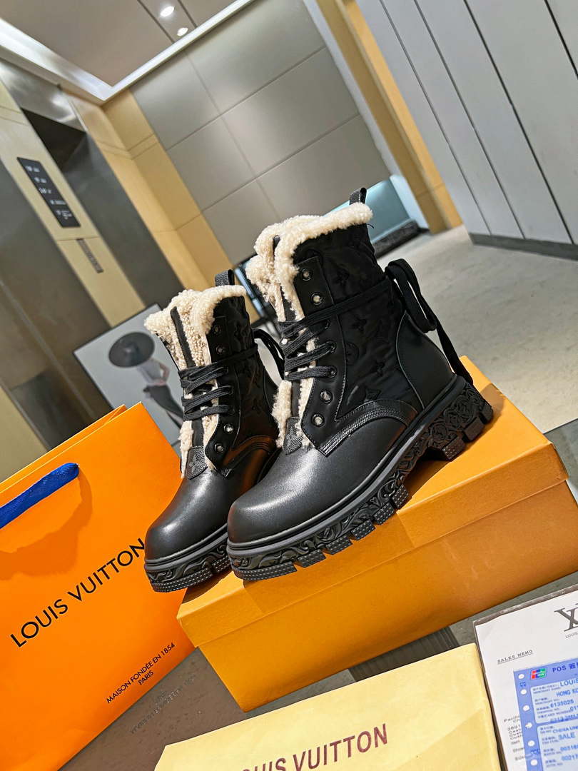 Louis Vuitton Women's Shoes 1A95X7 Meteropolis Flat Ranger Boots  2022 Collection  002