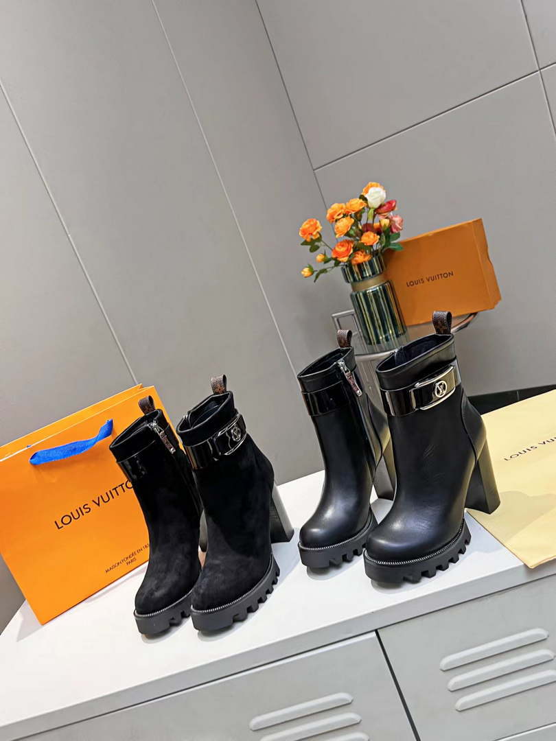 Louis  Vuitton Women's Shoes 1AA0O8 Star Trail Ankle Boots 2022 Collection  001 - 35 - View 1