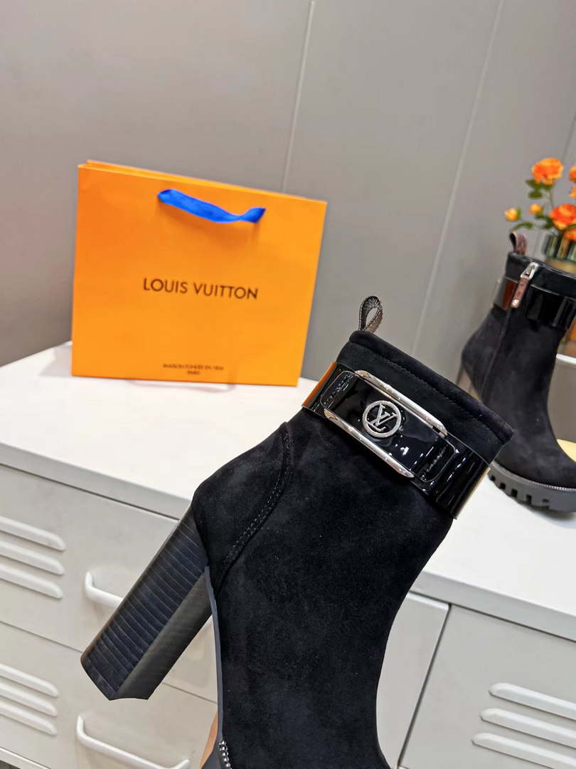 Louis  Vuitton Women's Shoes 1AA0O8 Star Trail Ankle Boots 2022 Collection  001