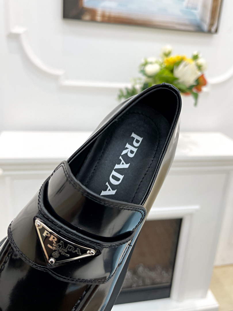 Prada 1D663M Monolith pointy brushed leather loafers P91180